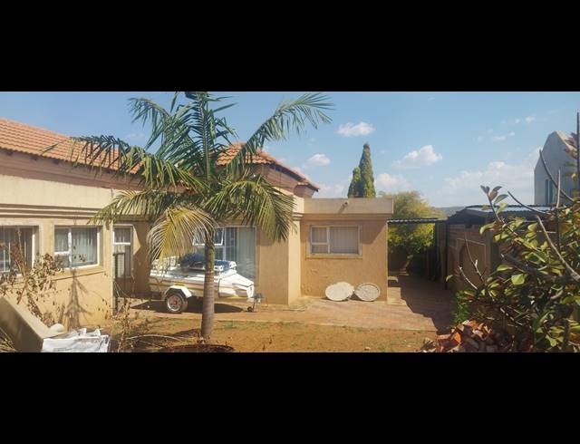 4 BEDROOM HOUSE FOR SALE IN LADY SELBORNE